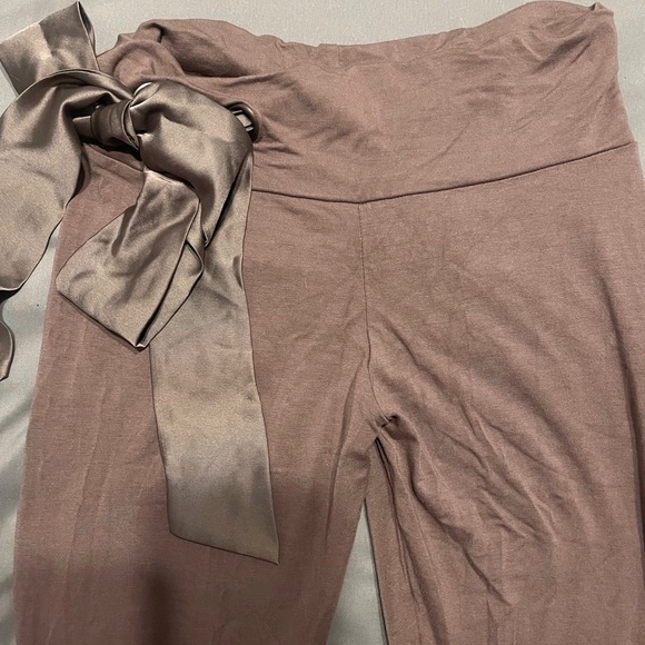 Cute Booty Lounge Leggings - Picture 2 of 7